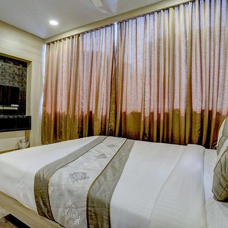 Hotel Arts International Mumbai Ngoại thất bức ảnh
