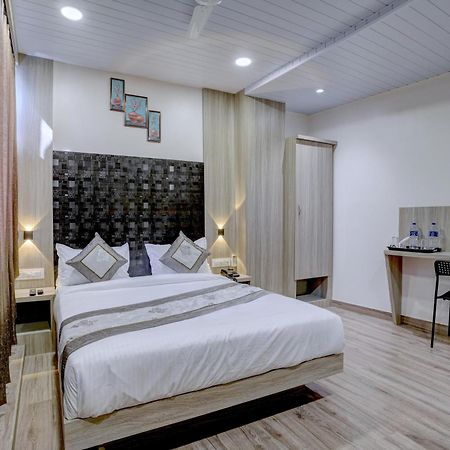 Hotel Arts International Mumbai Ngoại thất bức ảnh