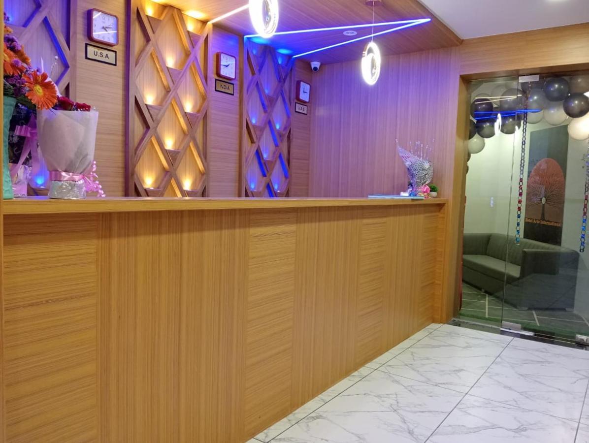 Hotel Arts International Mumbai Ngoại thất bức ảnh