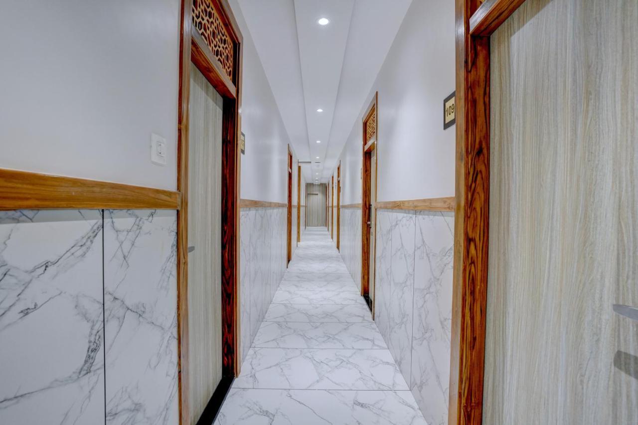 Hotel Arts International Mumbai Ngoại thất bức ảnh