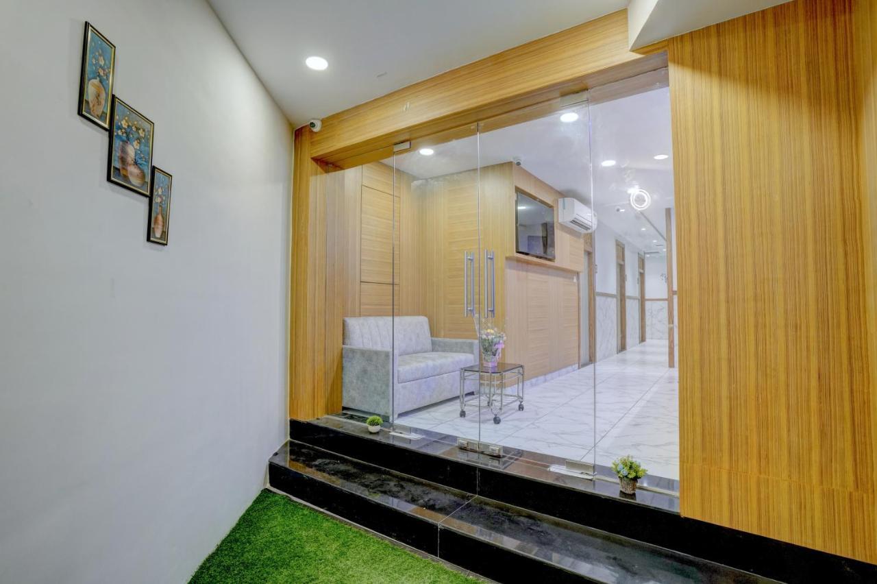 Hotel Arts International Mumbai Ngoại thất bức ảnh