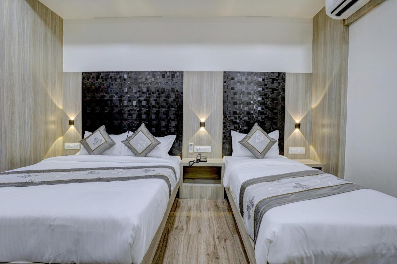 Hotel Arts International Mumbai Ngoại thất bức ảnh