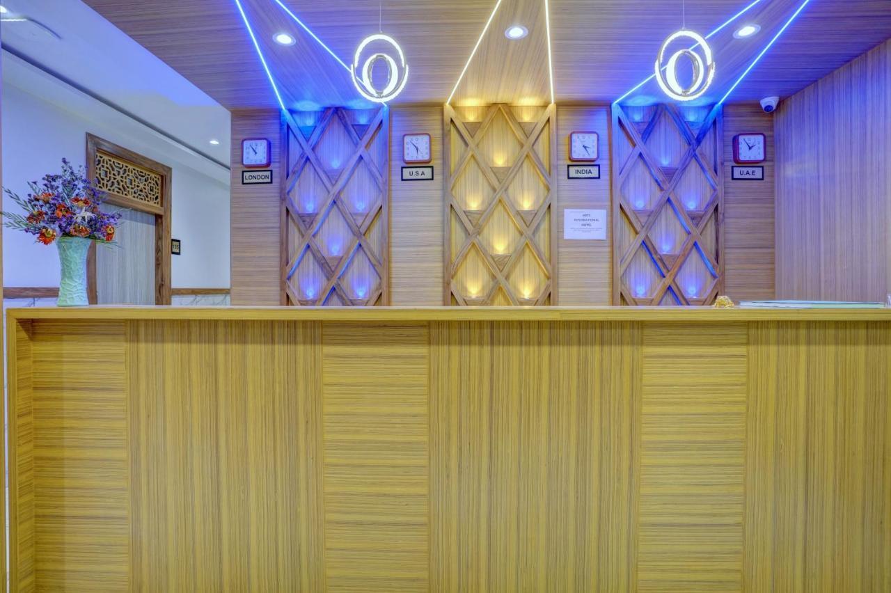Hotel Arts International Mumbai Ngoại thất bức ảnh