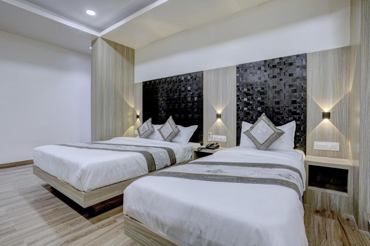 Hotel Arts International Mumbai Ngoại thất bức ảnh