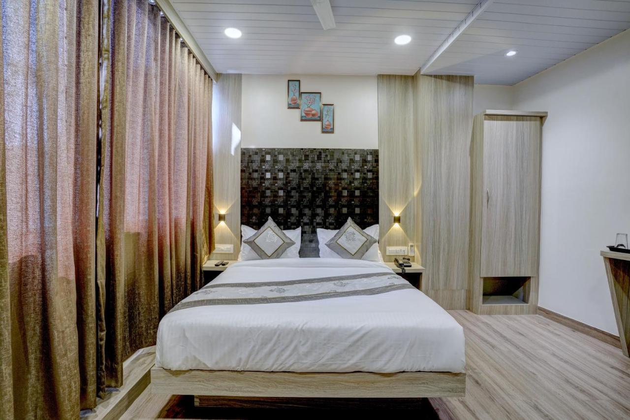 Hotel Arts International Mumbai Ngoại thất bức ảnh