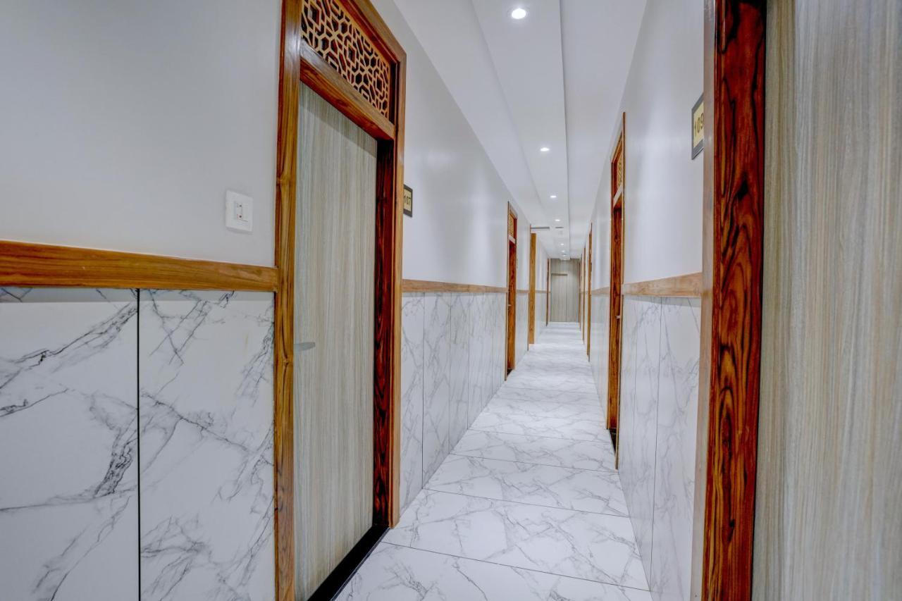 Hotel Arts International Mumbai Ngoại thất bức ảnh
