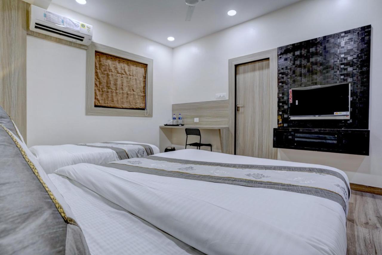 Hotel Arts International Mumbai Ngoại thất bức ảnh