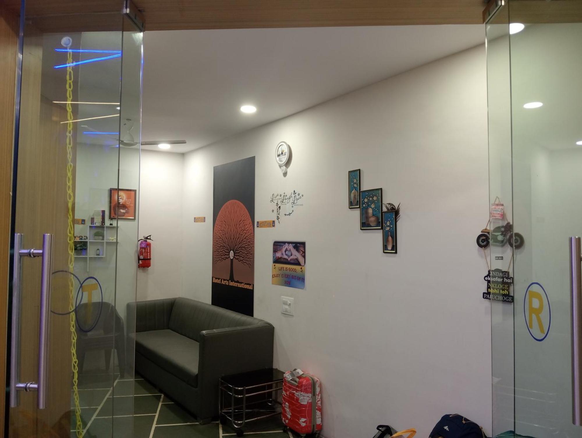 Hotel Arts International Mumbai Ngoại thất bức ảnh