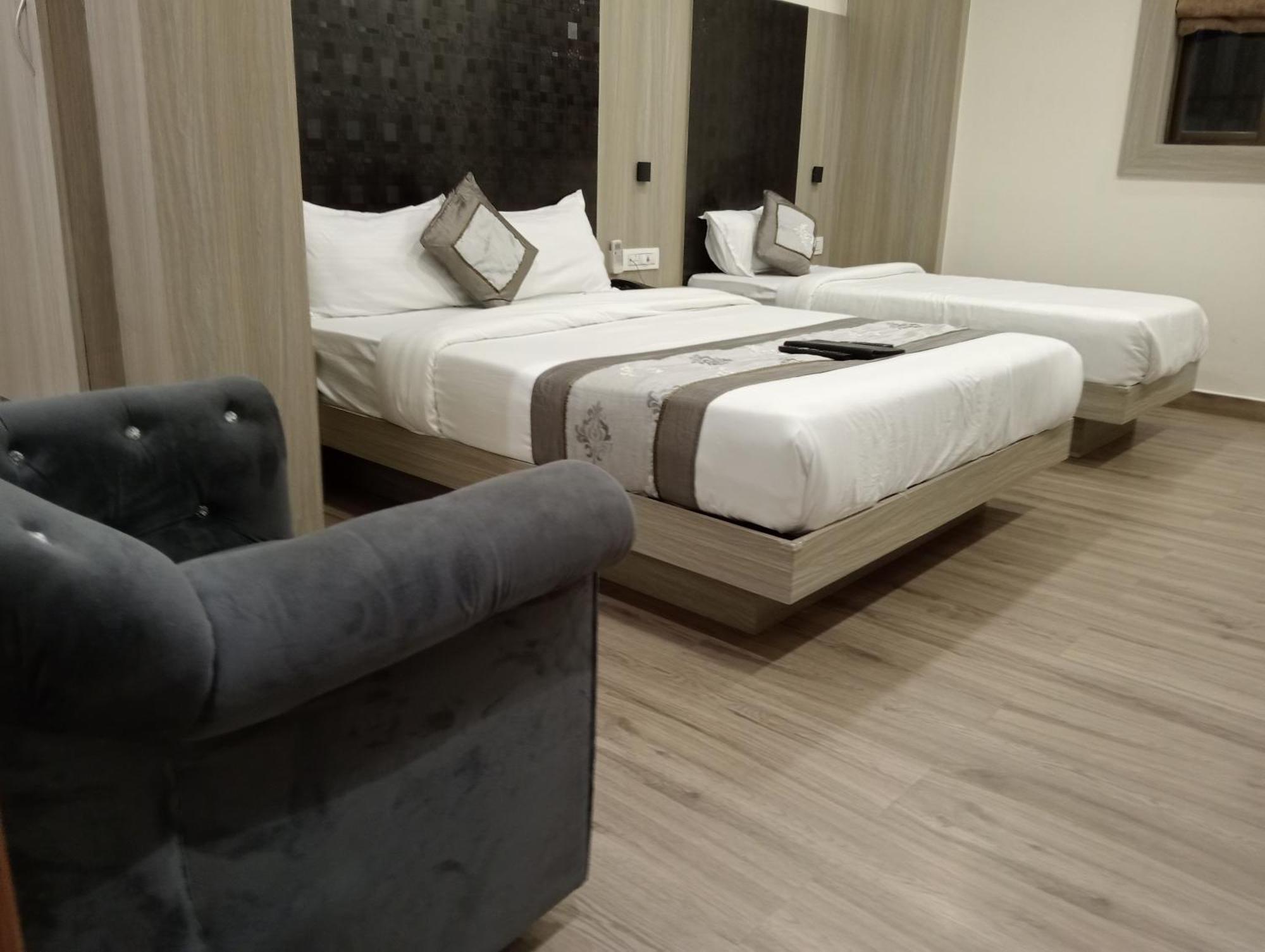 Hotel Arts International Mumbai Ngoại thất bức ảnh