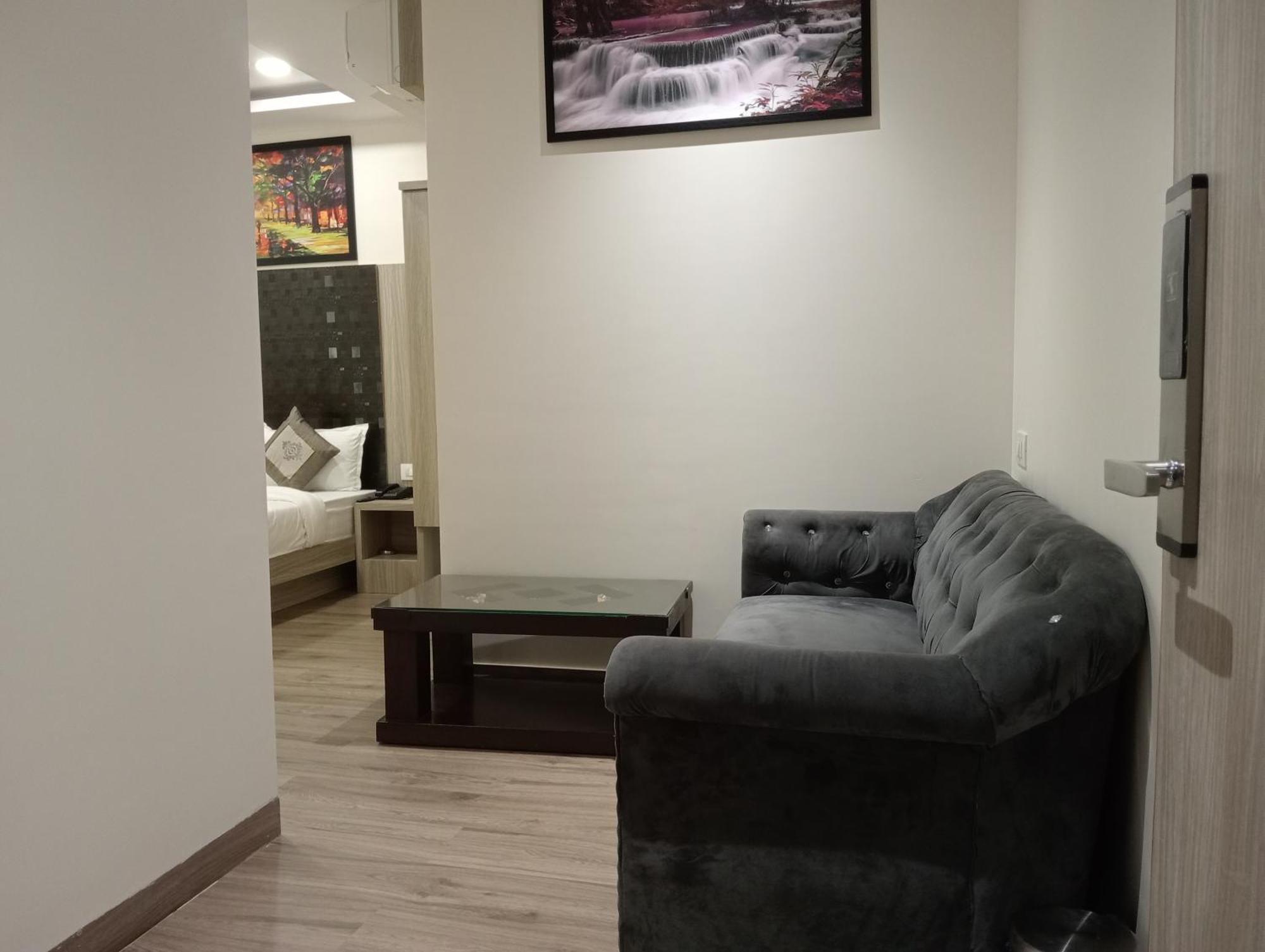 Hotel Arts International Mumbai Ngoại thất bức ảnh