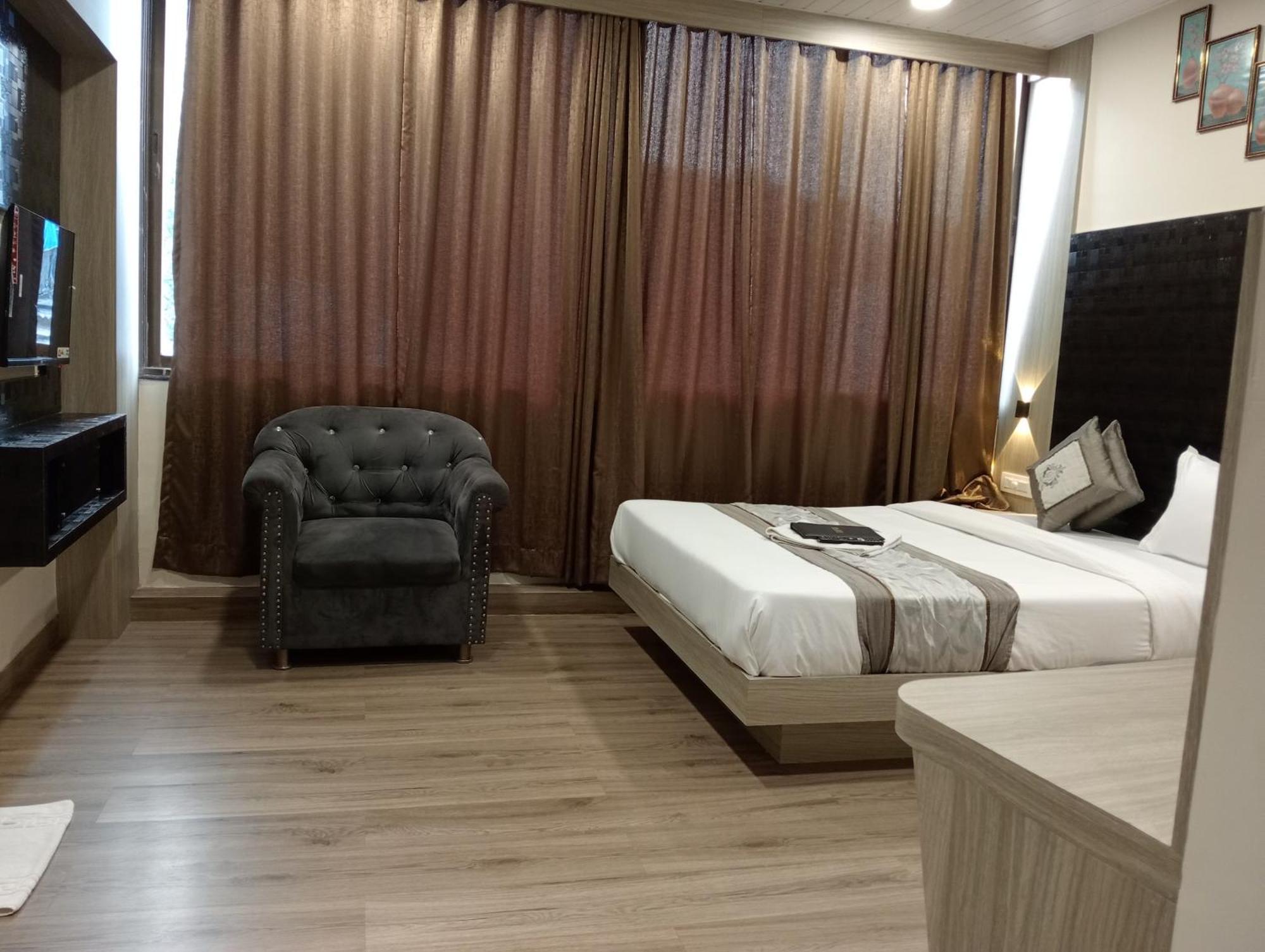 Hotel Arts International Mumbai Ngoại thất bức ảnh