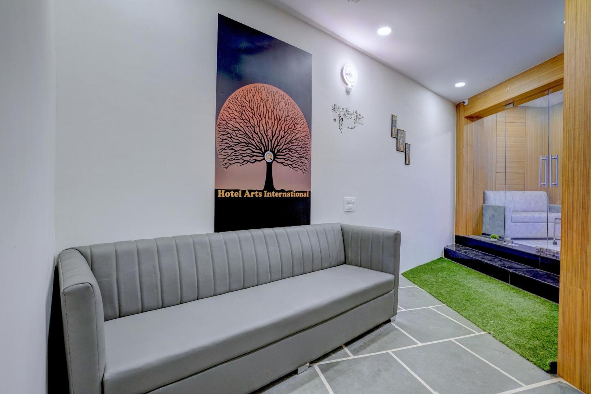 Hotel Arts International Mumbai Ngoại thất bức ảnh