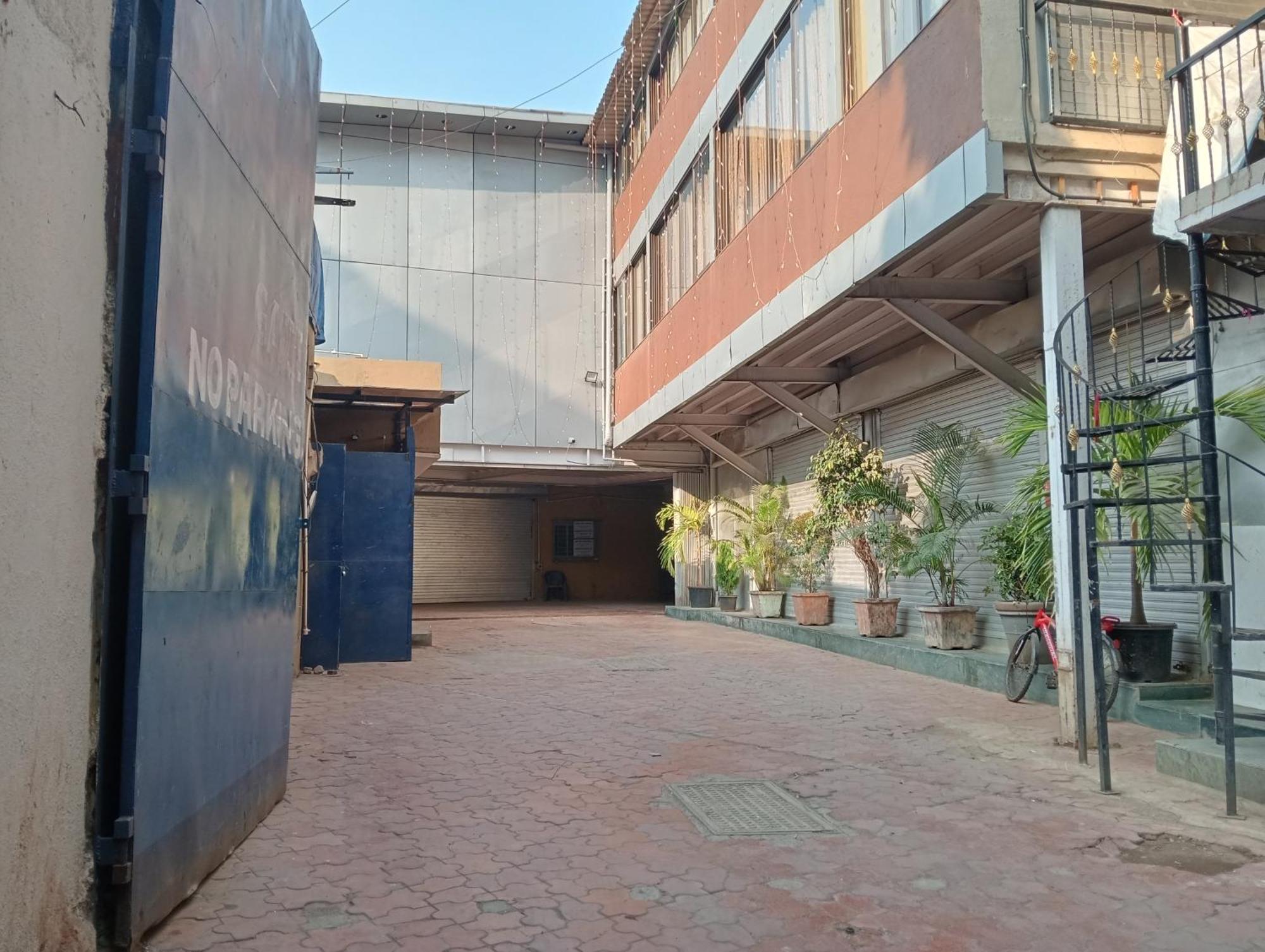 Hotel Arts International Mumbai Ngoại thất bức ảnh