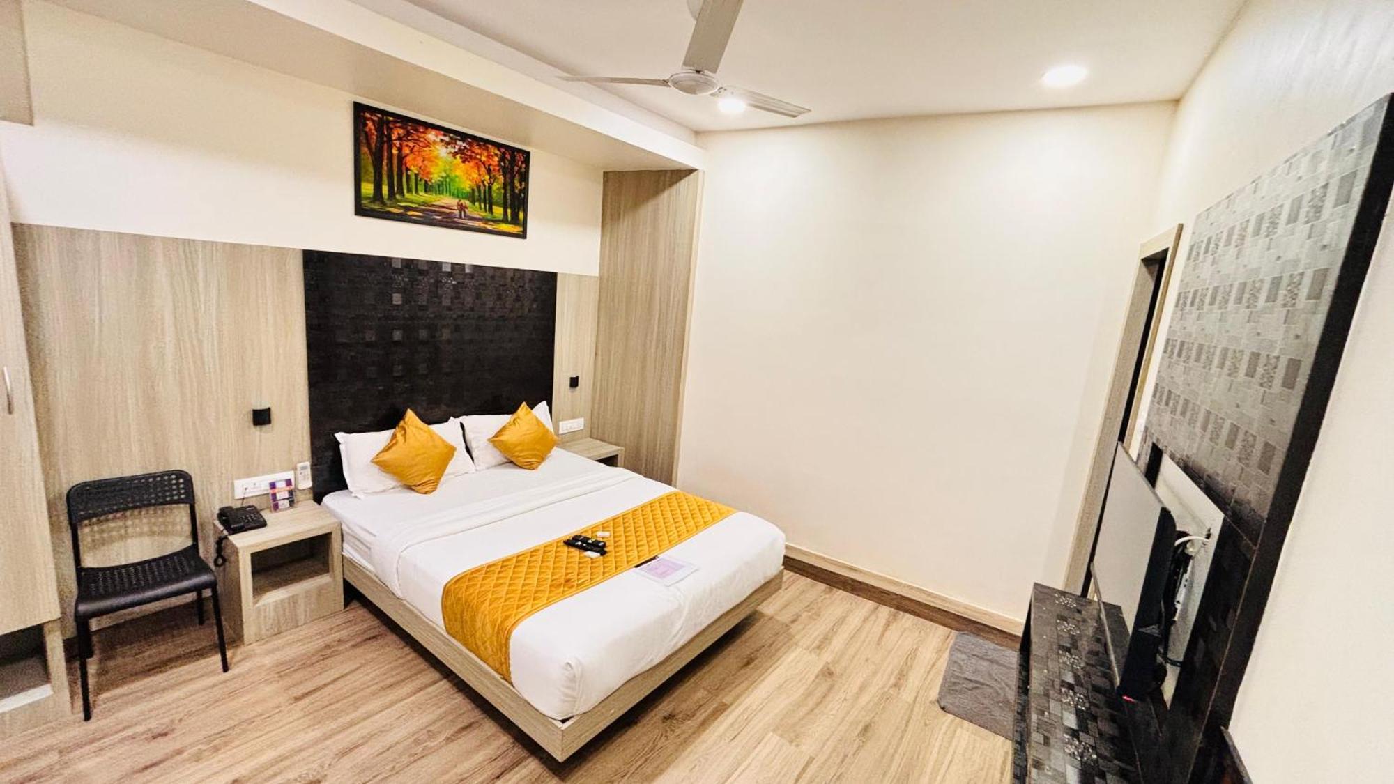 Hotel Arts International Mumbai Ngoại thất bức ảnh