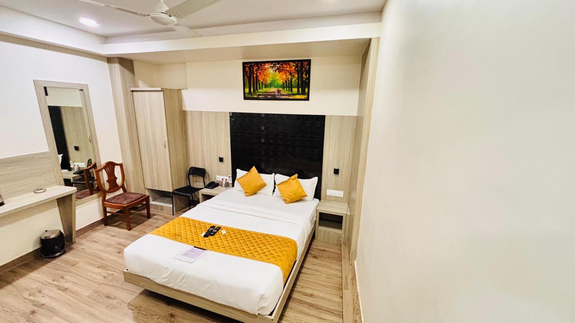 Hotel Arts International Mumbai Ngoại thất bức ảnh