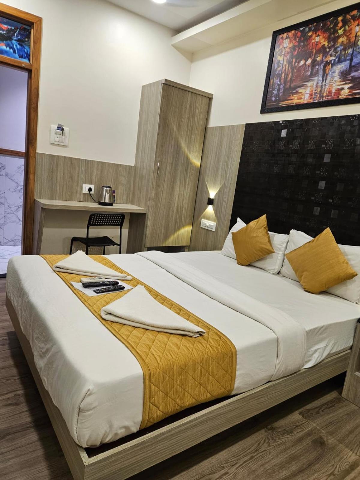 Hotel Arts International Mumbai Ngoại thất bức ảnh